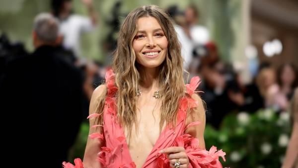 Jessica Biel Sets the Scene as a Narrator for ID's True Crime Docuseries