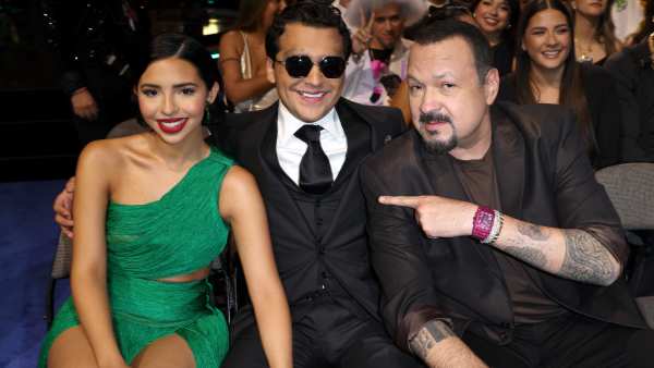 Ángela Aguilar, Christian Nodal y Pepe Aguilar.
