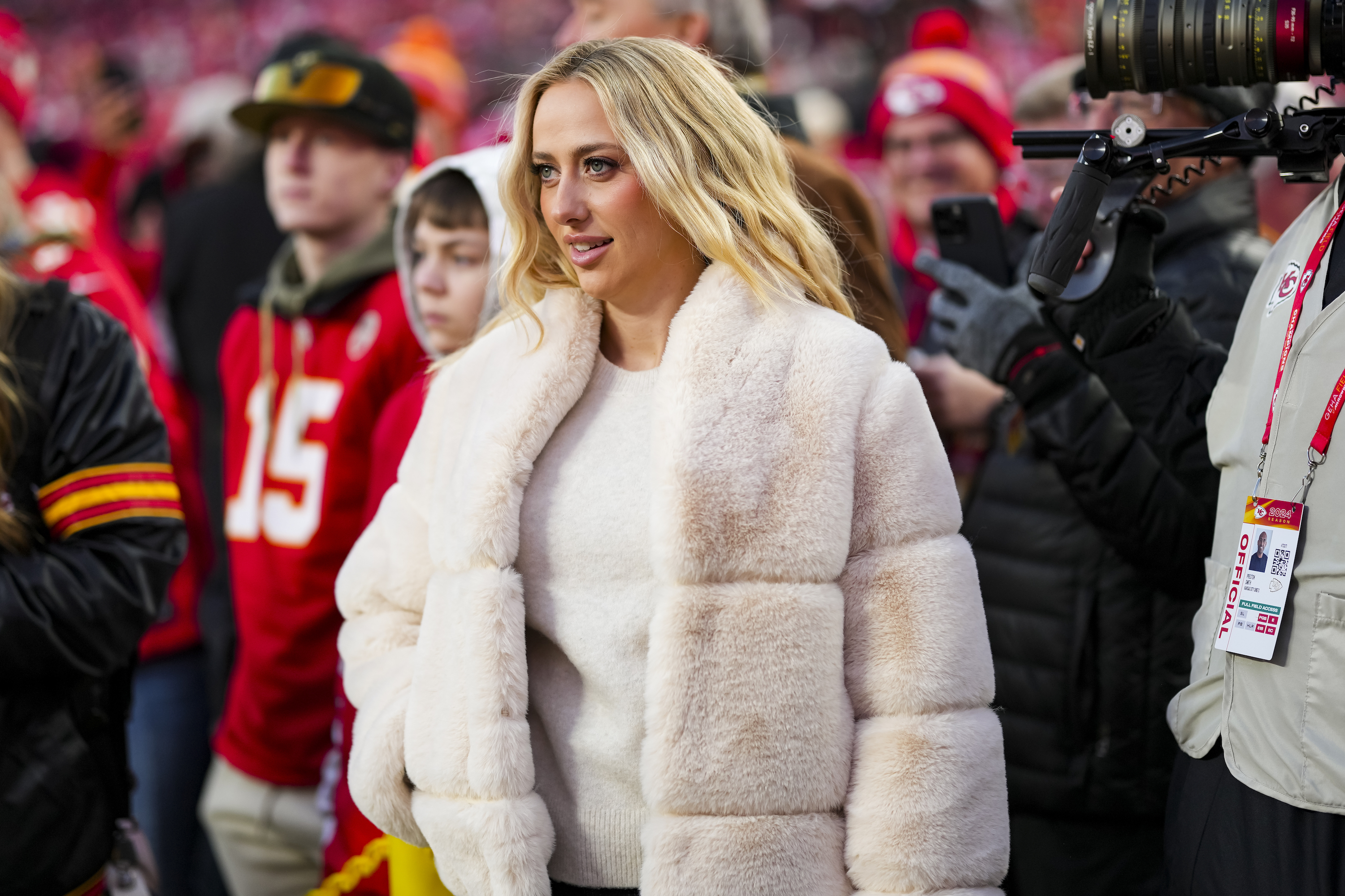 GettyImages-2195995370-Brittany-Mahomes-&lsquo;Challenging-Herself-to-Stay-Off-Her-Phone-When-Home-With-3-Kids