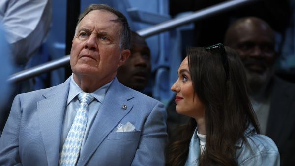 GettyImages-2204050768 Bill Belichick and Jordon Hudson