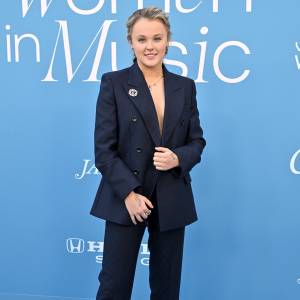 JoJo Siwa Shuts Down British TV Host Who Refers to Chris Hughes as Her ‘Boyfriend’