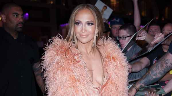 Jennifer Lopez Looks Pretty in Pink