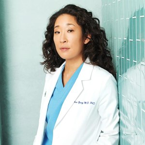 Grey s Anatomy Alum Sandra Oh Reveals Why She Hasn t Watched The Pitt TCDGRA2_EC143