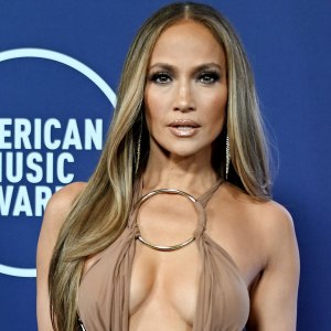 Jennifer Lopez's Go-To Flip-Flops, Wardrobe Basics And More Top Amazon Deal To Shop This Weekend