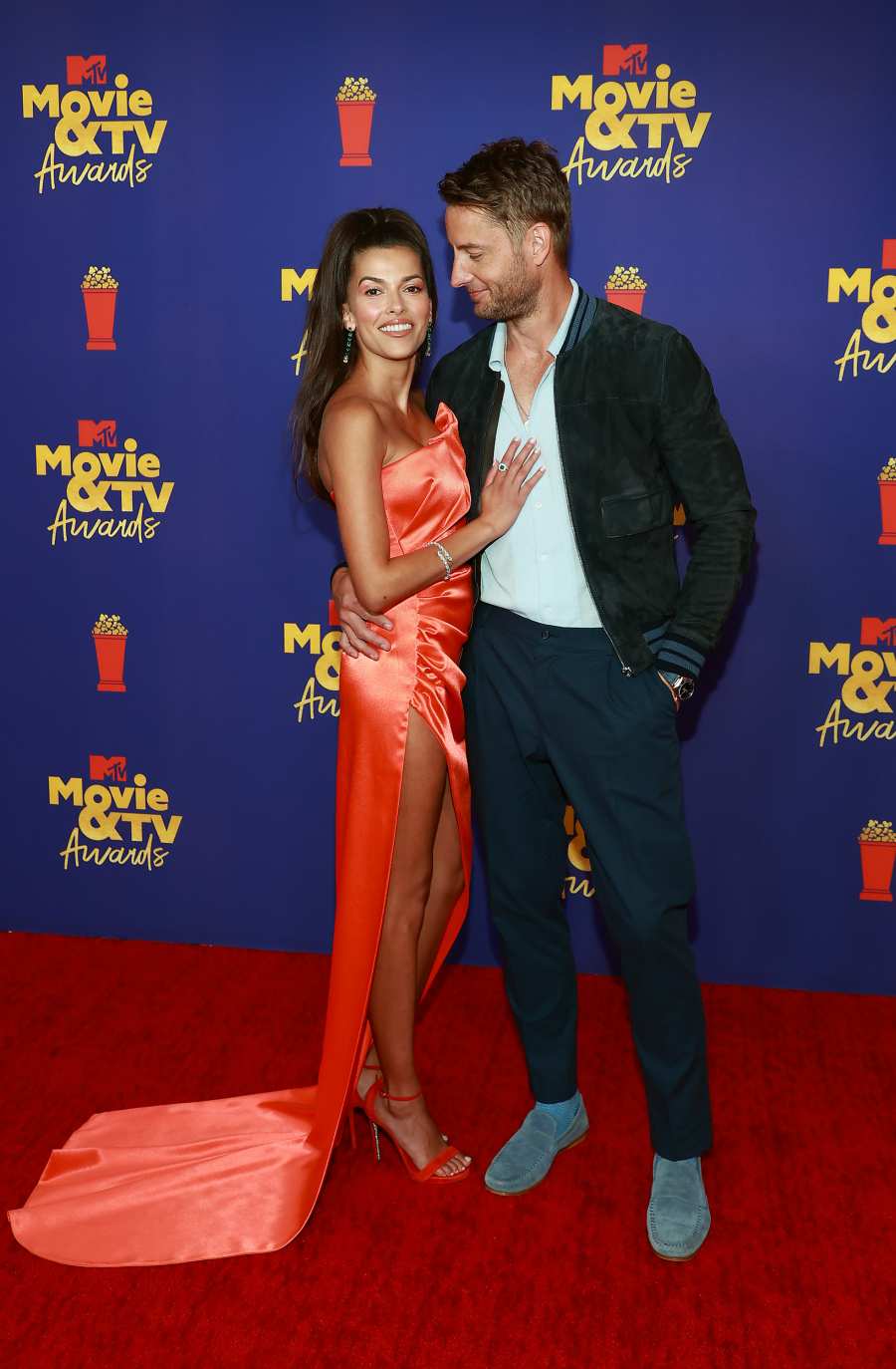 Justin Hartley and Sofia Pernas Cutest Red Carpet Moments