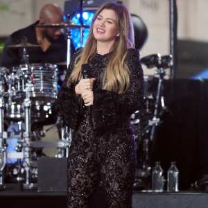 Kelly-Clarkson-GettyImages-2213729205