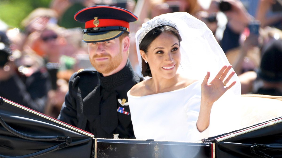 Meghan Markle, Kate Middleton Cried Over Bridesmaids Dress Fight: Expert | Us Weekly Meghan Markle, Kate Middleton Cried Over Bridesmaids Dress Fight: Expert | Us Weekly