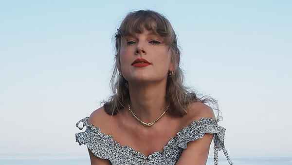 Police Find Human Remains Near Taylor Swift Rhode Island Mansion 2
