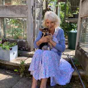 Queen-Camilla-and-Moley-1