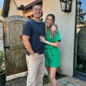 Sadie Robertson and Christian Huff Are in Couples Therapy Feature