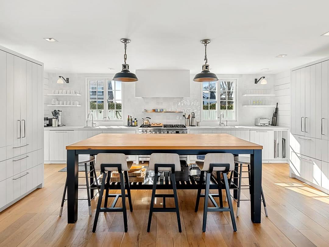 Taylor Swift Cape Cod Home on Market for $15 Million - Us