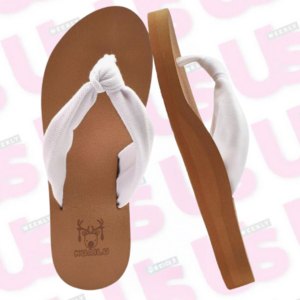 These $30 Flip Flop Feel Like A Yoga Mat And Save Your Feet From Pain
