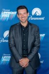 Tony Romo explains how Travis Kelce adapted to play under a microscope of Taylor Swift's relationship