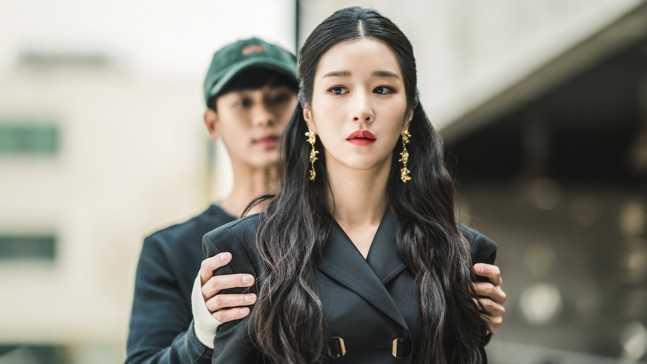 Kim Soo-hyun as Moon Gang-tae and Seo Ye-ji as Go Moon-young on 'It's Okay to Not Be Okay'.