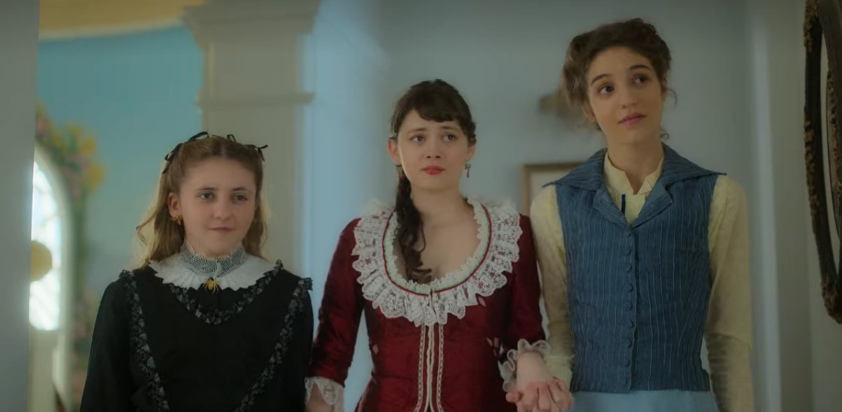Iratxe Emparan, Zoe Bonafonte, and Isa Montalbán in The Lady's Companion (2025)