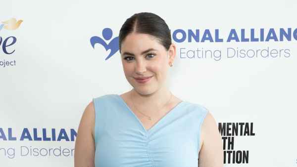 ‘SI Swimsuit’ Model Gigi Robinson Says Breast Reduction Helped Her Chronic Illness