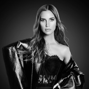Ashlee Simpson Ross Announces Two-Night 'I Am Me' Performance at the Venetian Resort in Las Vegas