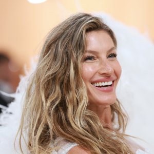 Gisele Bündchen attends The 2023 Met Gala Celebrating "Karl Lagerfeld: A Line Of Beauty" at The Metropolitan Museum of Art on May 01, 2023 in New York City.