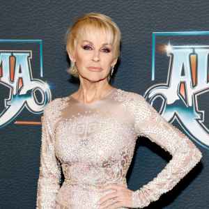 Country Star Lorrie Morgan Performs for 1st Time Since Husband Randy White’s Death