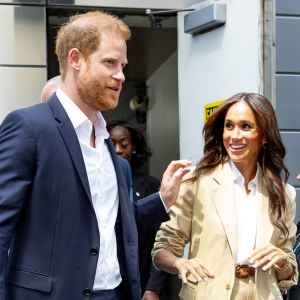 GettyImages-2211633095 Prince Harry and Meghan Take Kids to Disney