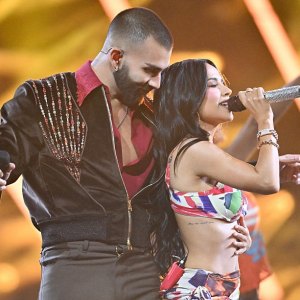 Manuel Turizo y Becky G en los AMA's 2025