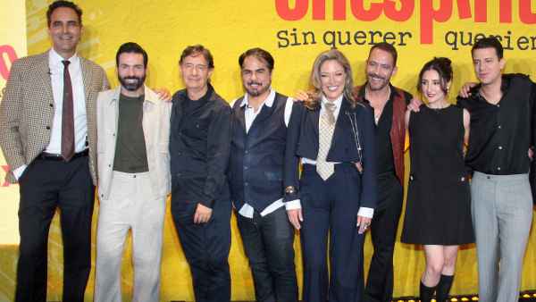 Elenco de la bio serie de 'Chespirito', 'Sin querer queriendo'.
