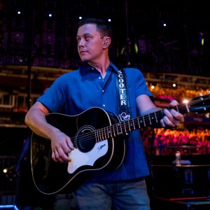 Scotty McCreery Watches American Idol With His Wife 14 Years After Win Im Still a Huge Fan