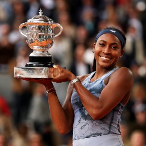 GettyImages-2219130789 Coco Gauff French Open trophy
