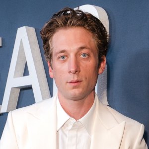 Jeremy Allen White Addresses Flowers