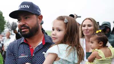 Feature GettyImages-2220321471 JJ Spaun Wife Melody and Daughters US Open