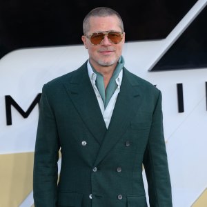 Brad Pitt Says He's Never Had a 'Gay Experience'