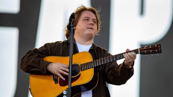 GettyImages-2222477502 Lewis Capaldi Makes Music Comeback 2 Years After Stepping Away for Health Concerns .jpg