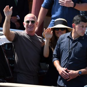 Jeff-Bezos-and-Lauren-Sanchez-GettyImages-2222604071