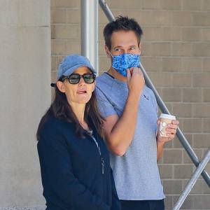 Jennifer Garner and Boyfriend John Miller Pack on Major PDA 008