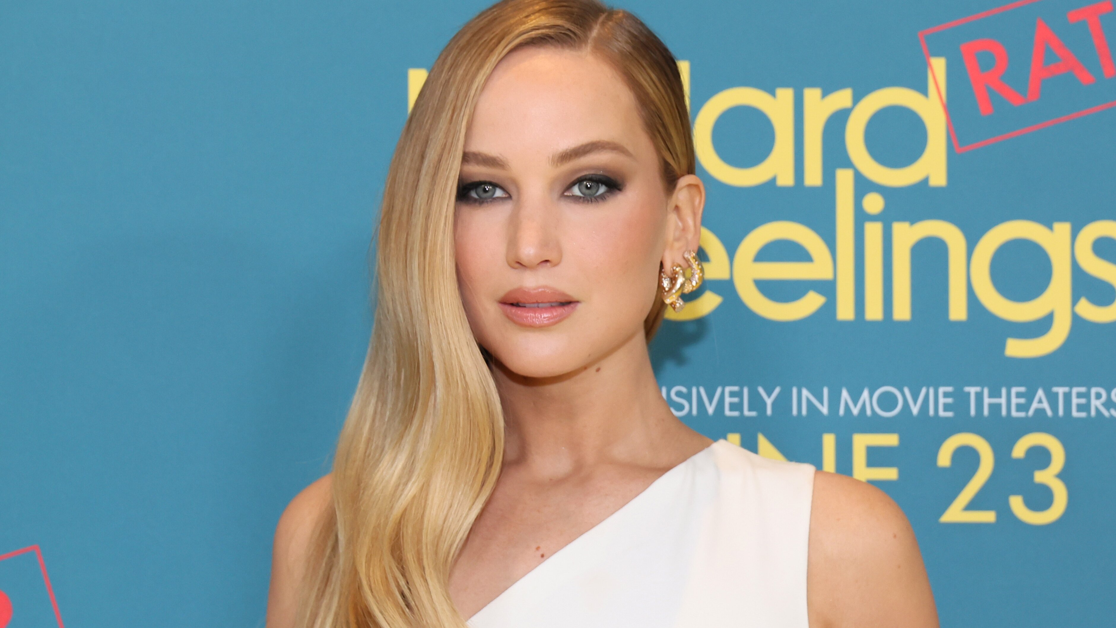 Love Jennifer Lawrence's Laid-Back Lace Look? This $15 Skirt Nails The Vibe