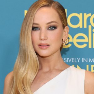Love Jennifer Lawrence's Laid-Back Lace Look? This $15 Skirt Nails The Vibe
