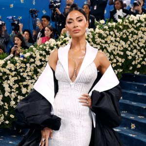 Nicole Scherzinger Wears These Stylish Weighted Bangles for Easy, On-the-Go Arm Workouts