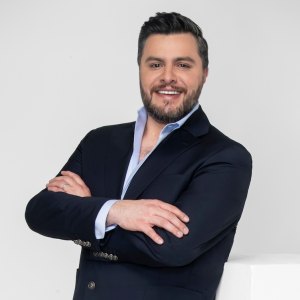 Paul Stanley, conductor de televisión mexicano