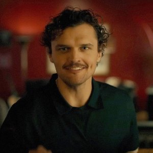 Ray Nicholson in Borderline