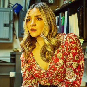 Abby Elliott in The Bear