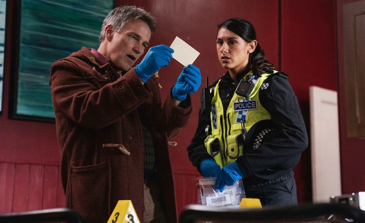 Stephen Moyer and Nina Singh in Art Detectives