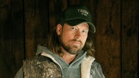 布莱恩·凯利 (Brian Kelly) 为妻子 Brittneys Tribe Kelley 时装系列担任模特,反应最佳