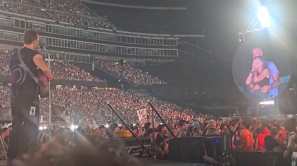 Astronomer Executives Kiss Cam Footage Goes Viral After Coldplay ...