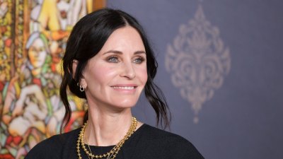 HOLLYWOOD, CALIFORNIA - FEBRUARY 28: Courteney Cox attends the premiere of STARZ "Shining Vale" at TCL Chinese Theatre on February 28, 2022 in Hollywood, California. (Photo by Rodin Eckenroth/WireImage)