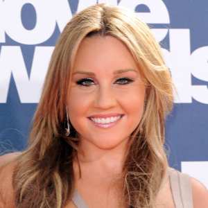GettyImages-123583110-Amanda-Bynes-Explains-Why-She-Cant-Wear-Tooth-Gems.jpg