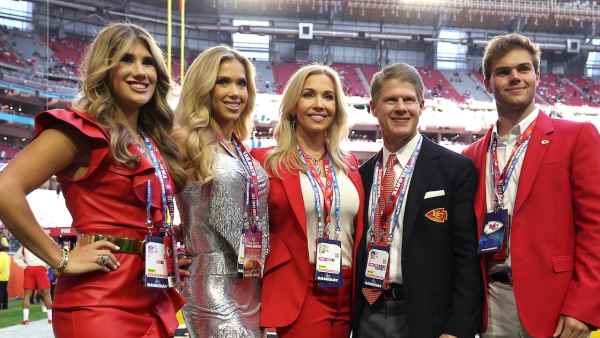 Guide to Chiefs Owner Clark Hunt's Family