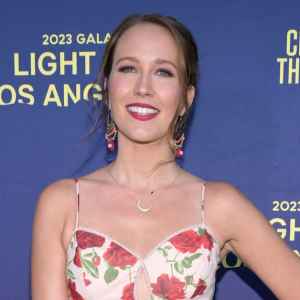 GettyImages-1482523305 Anna Camp’s Candid Quotes About Dating, Marriage and Her Love Life
