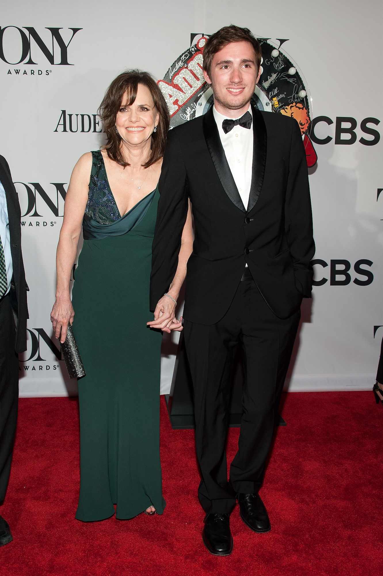 Sally Field s Kids Meet The Actress Sons And Family Us Weekly Sally Field s Kids Meet The Actress Sons And Family Us Weekly