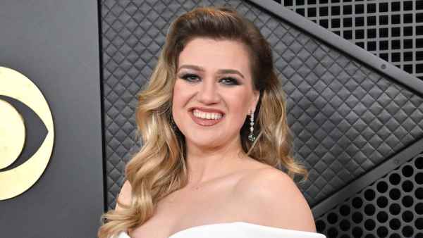 GettyImages-1987551537Kelly-Clarkson-Is-Devastated-as-She-Postpones-Las-Vegas-Residency.jpg
