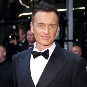 GettyImages-2153453714-Julian-McMahon-Official-Cause-of-Death-Confirmed.jpg